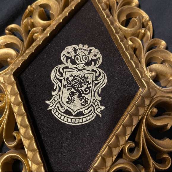 Vtg Hollywood Regency Gold Ornate Wall Plaques Heraldic Crest Set of 4 Velvet - Picture 5 of 8